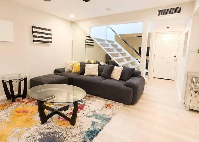 Holiday home Stylish Escape | Near Downtown | Wi-fi