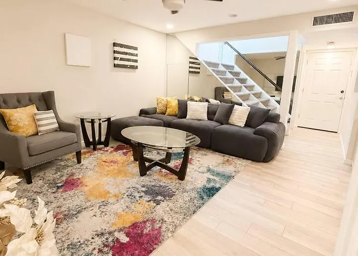 Holiday home Stylish Escape | Near Downtown | Wi-fi *