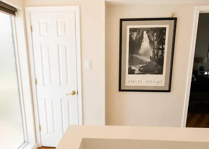 Stylish Escape | Near Downtown | Wi-fi