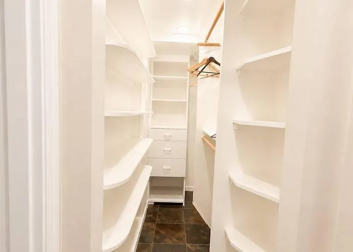 Holiday home Stylish Escape | Near Downtown | Wi-fi *