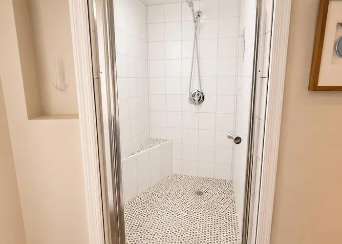 Stylish Escape | Near Downtown | Wi-fi *