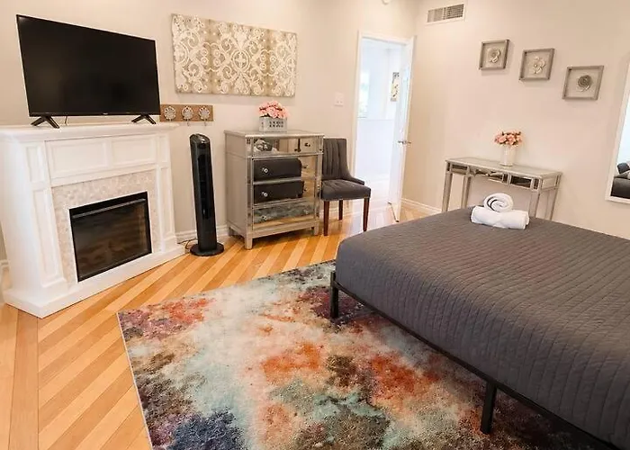 Holiday home Stylish Escape | Near Downtown | Wi-fi Phoenix