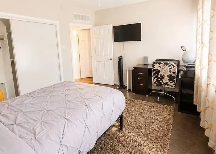 Stylish Escape | Near Downtown | Wi-fi Phoenix