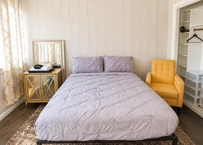 Holiday home Stylish Escape | Near Downtown | Wi-fi *